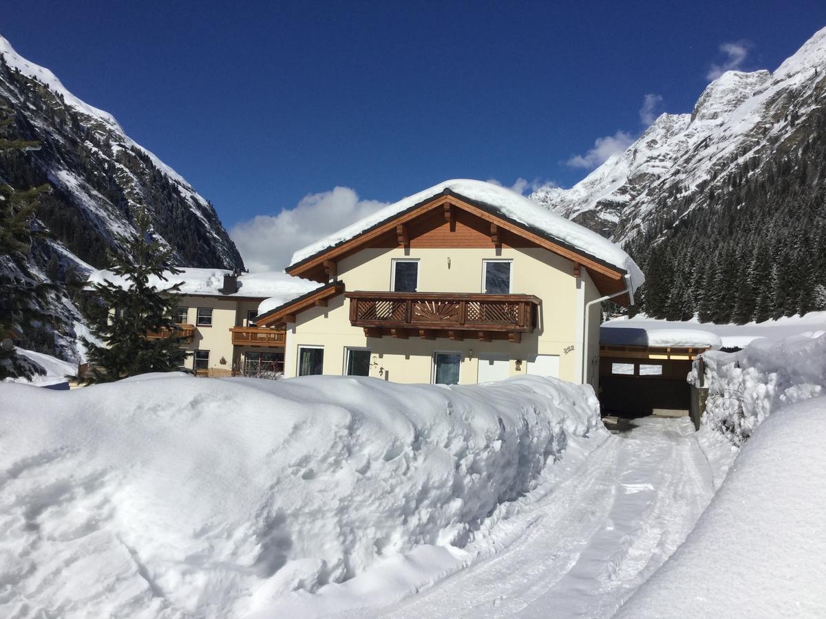 Holiday home Alpen Und Gams Neurur